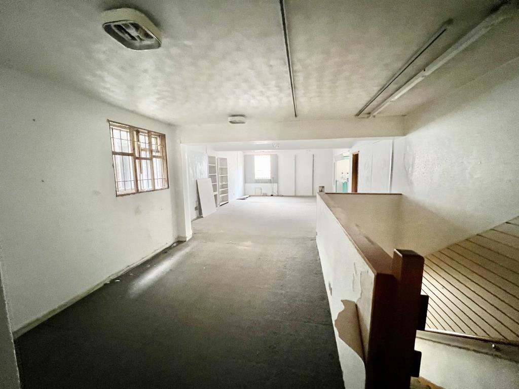 Lot: 109 - PROPERTY WITH CONSENT FOR CONVERSION INTO TWO RETAIL UNITS AND THREE FLATS -